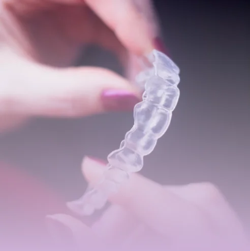 Aparelho invisível, com alinhadores transparentes, na Contreras Odontologia