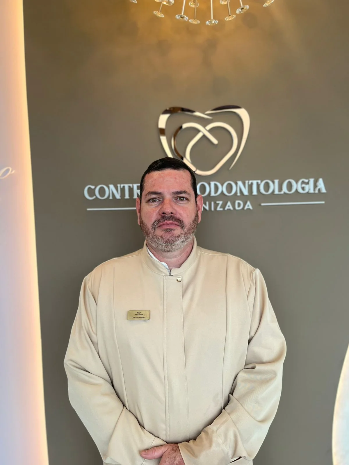 Dr. Renato Bespalez, CRO-PR 15756, especialista em Implantodontia na Contreras Odontologia